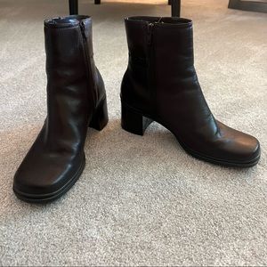 90s vintage, Genuine Leather, Square Toe boots. Size 8.5. Croft & barrow brand.